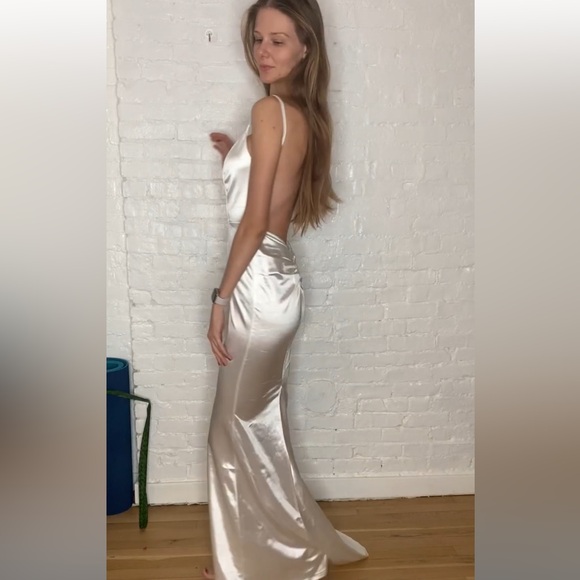 Satin Dress Floor Length XS 💃 gorgeous!!! - Picture 4 of 8